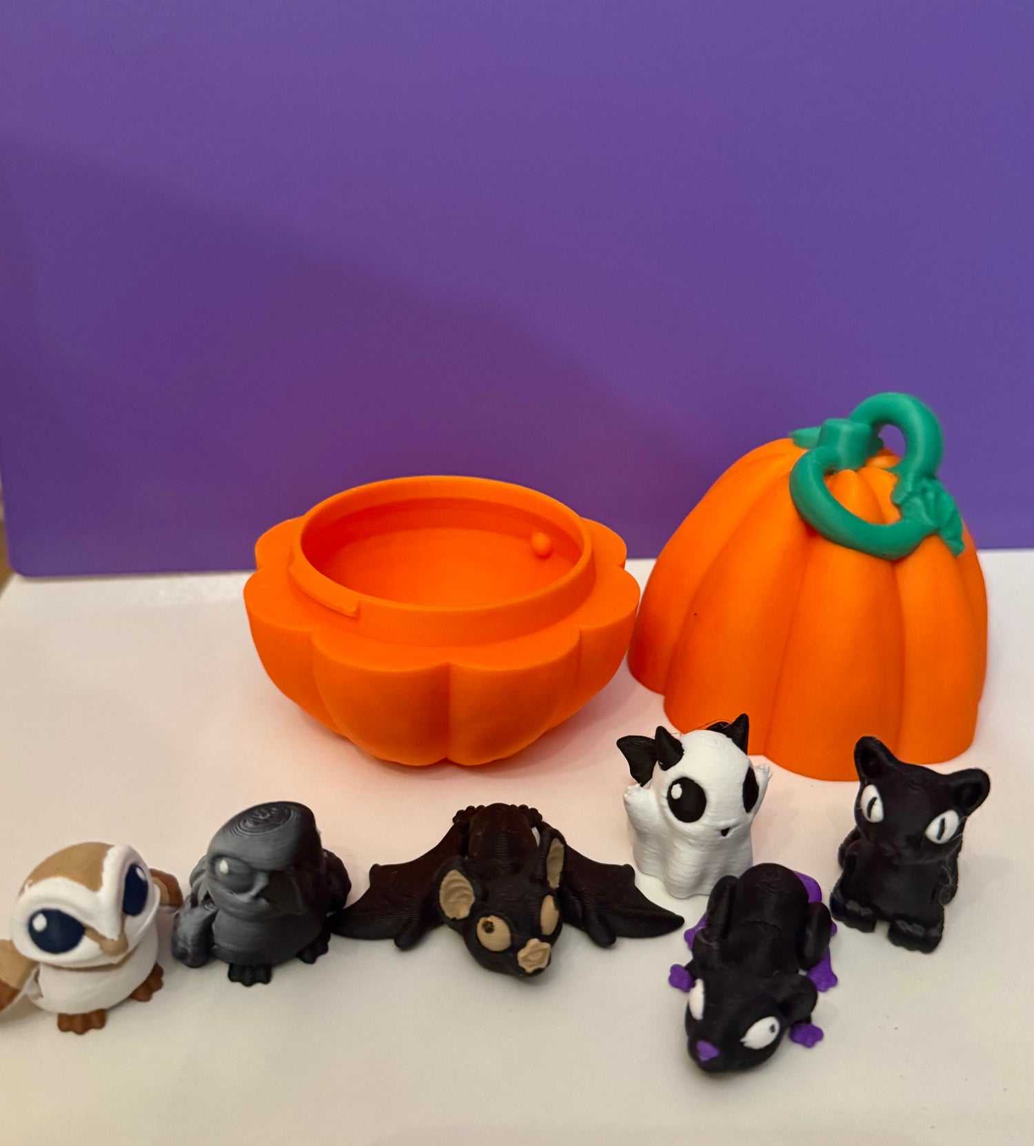 Spooky Halloween Pack 3D Printed Pumpkin Surprise with Flexi Creatures and mini figures.