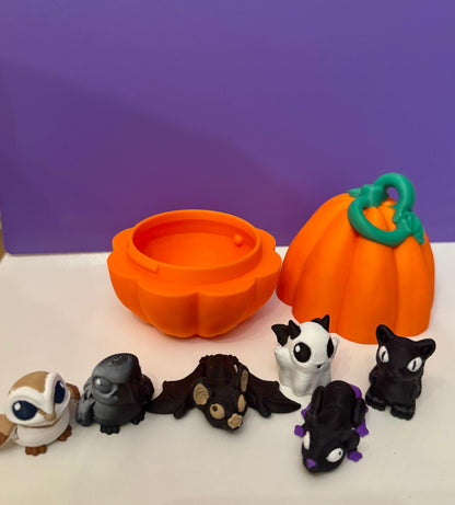 Spooky Halloween Pack 3D Printed Pumpkin Surprise with Flexi Creatures and mini figures.