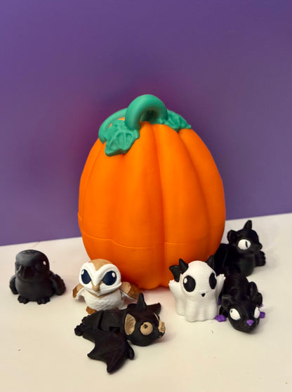 Spooky Halloween Pack 3D Printed Pumpkin Surprise with Flexi Creatures and cute Halloween figures.